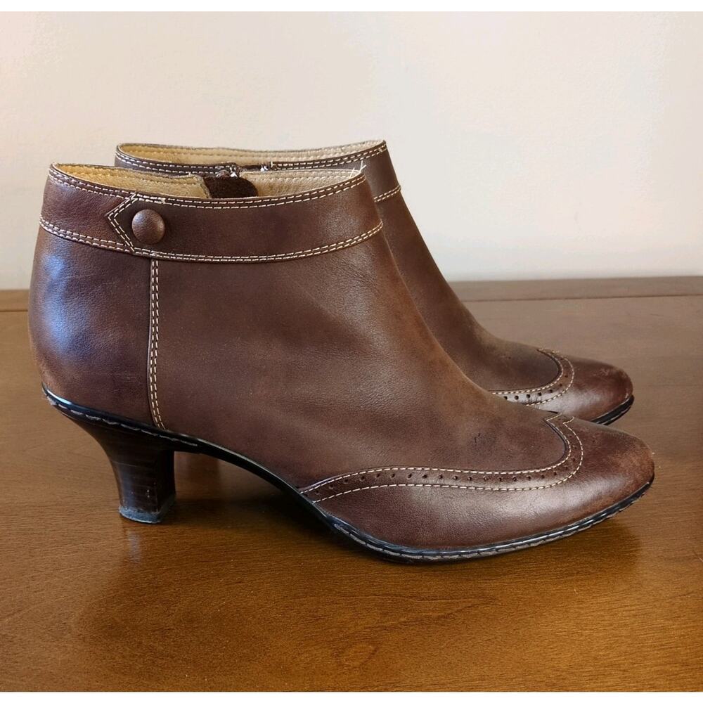 Sofft Women’s 8 Brown Leather Ankle Booties Wingtip Brogue Side Zip Stacked Heel